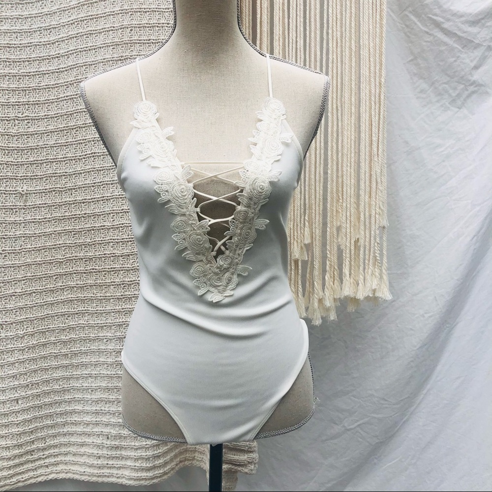 EXPRESS flower appliqué body suit Sz S
